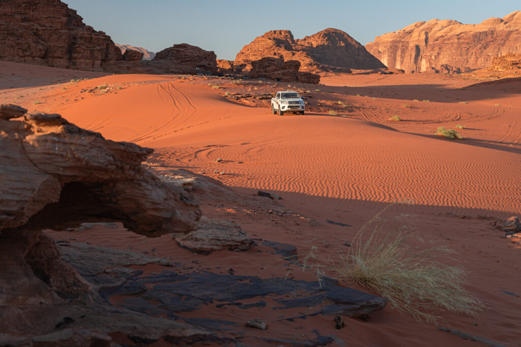 4x4 jeep tour in Wadi Rum desert